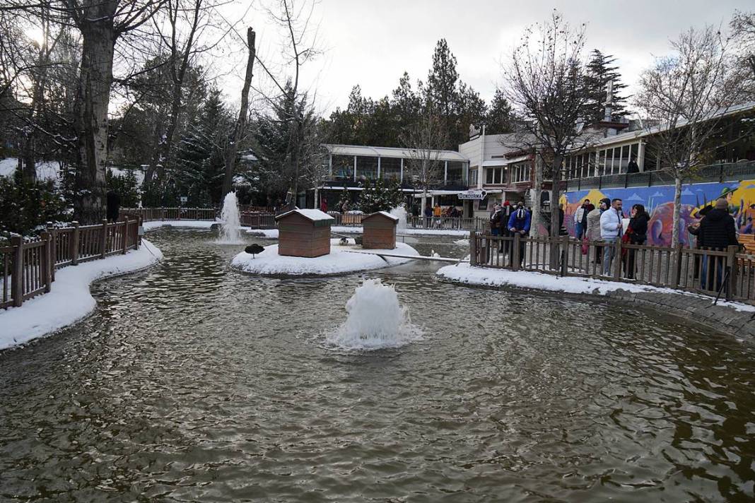 Güvenpark'ta banklar sadece kardan adamlara rezerve! 7